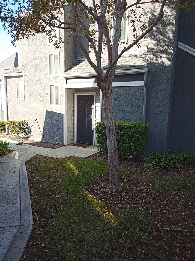 Building Photo - 1208 Barranca Ave