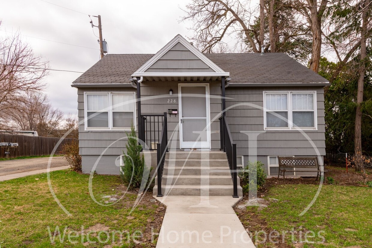 Primary Photo - 228 SE 6th St