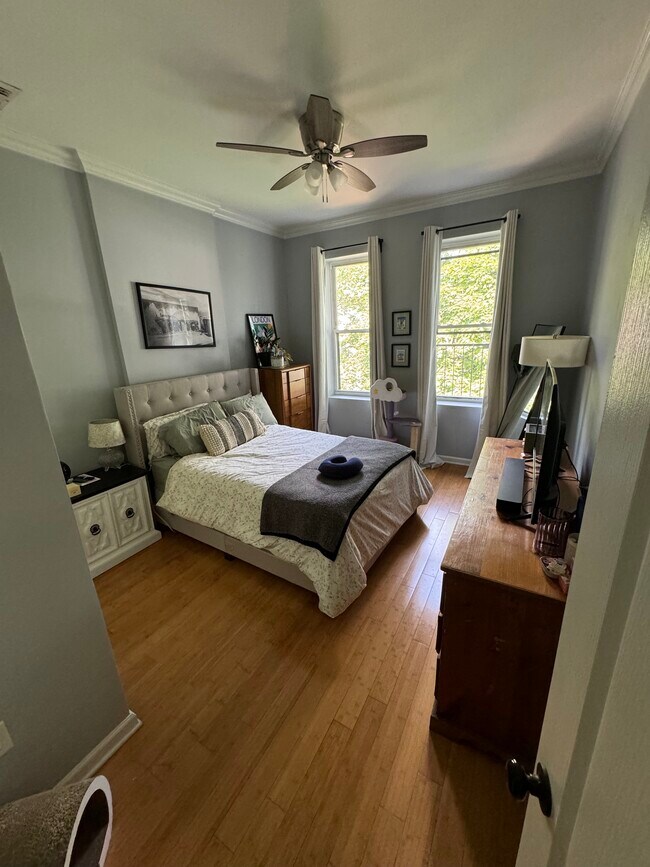 Foto del edificio - 249 New York Ave