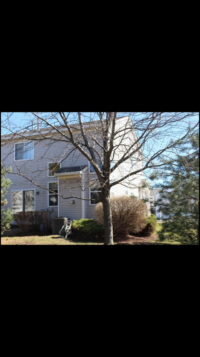Building Photo - 2420 Reflections Dr