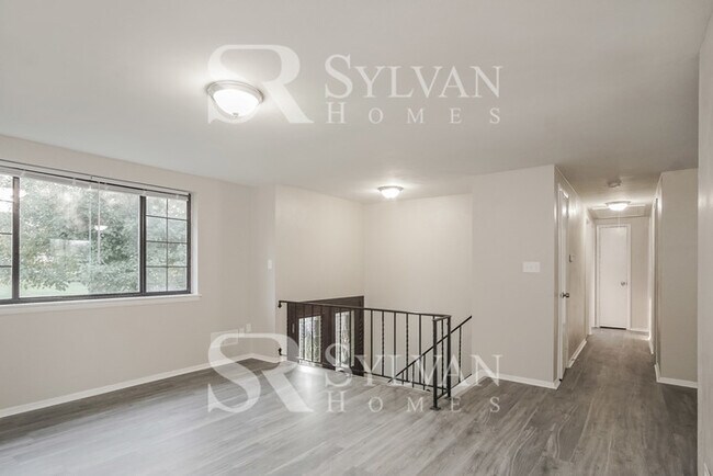 Foto del edificio - Charming 3BR 2.5BA split foyer home