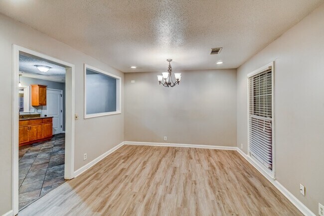 Building Photo - 2208 Linda Drive