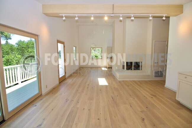 Foto del edificio - Tamalpais Valley Modern Gem with Forest Vi...