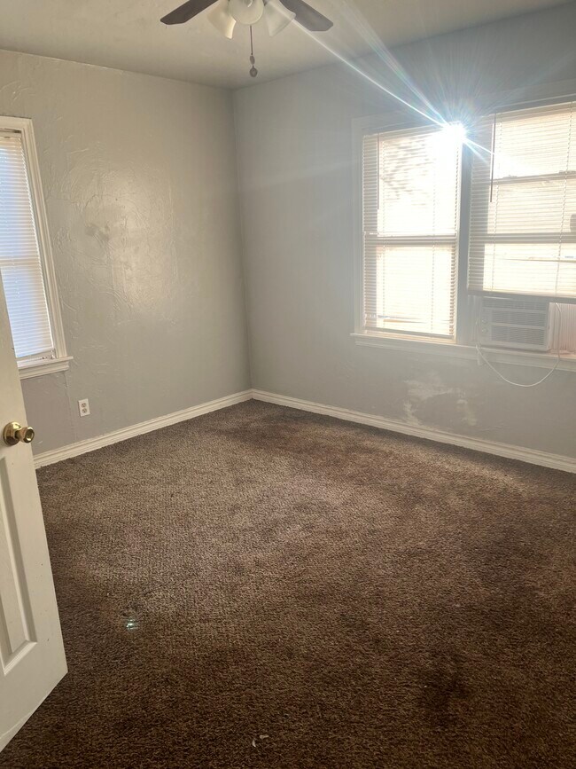 Building Photo - 908 Halsey Dr