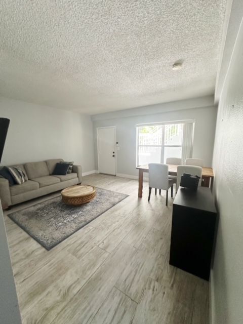 Foto del edificio - 9248 Collins Ave