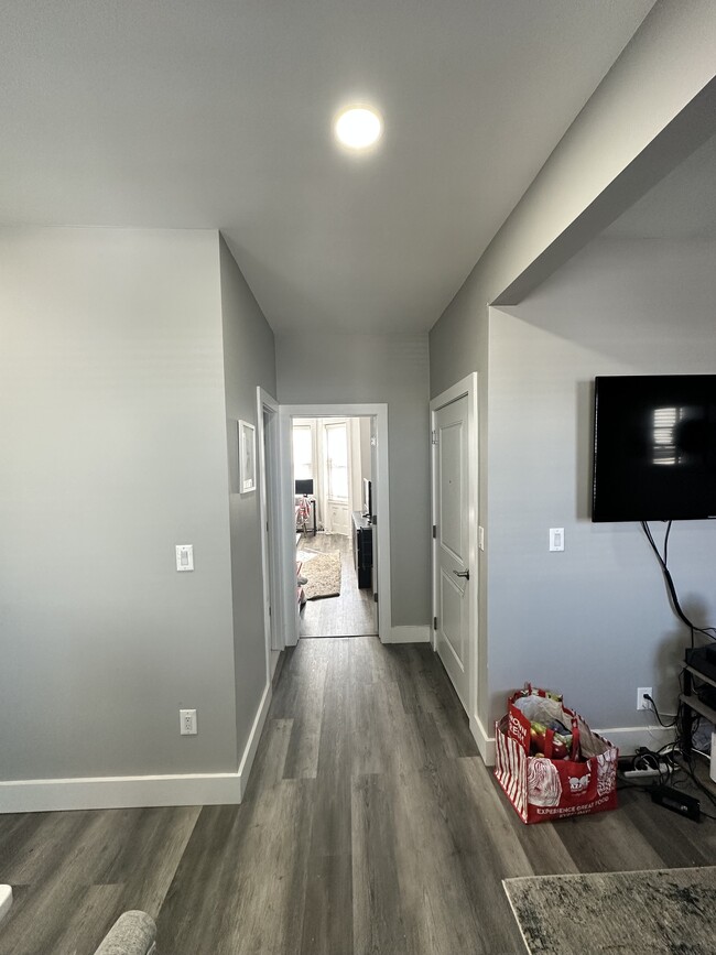 Entrance - 569 Liberty Ave
