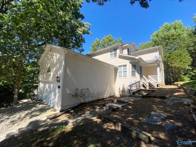 Building Photo - 523 Farmingdale Rd SE