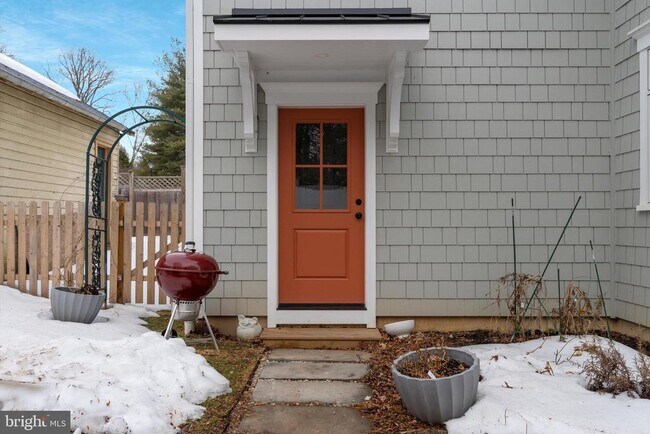 Foto del edificio - 3741 River Rd