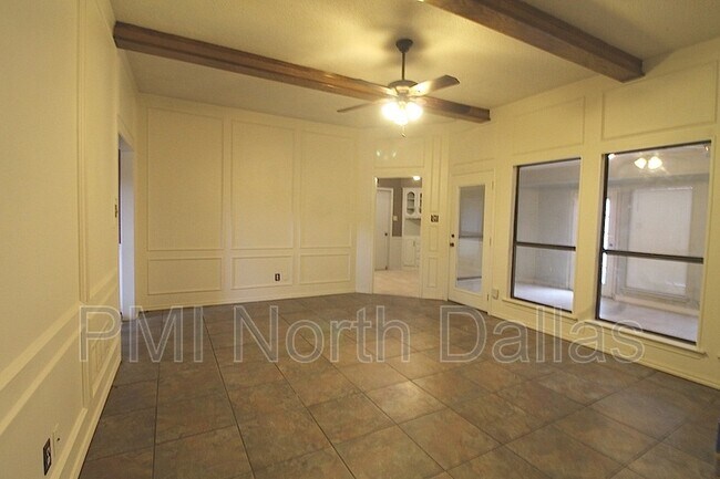 Building Photo - 1027 Ridgeview Cir