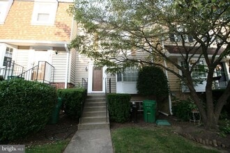 Building Photo - 114 Barnsfield Ct