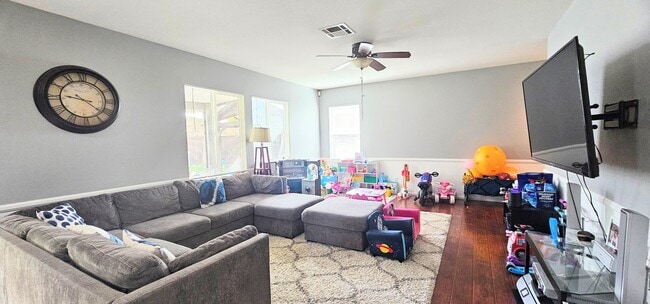 Foto del edificio - Beautiful Single Story Home - Professional Landscaper included