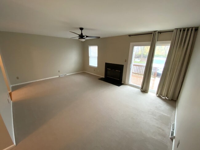 Building Photo - 891 Sturbridge Ln
