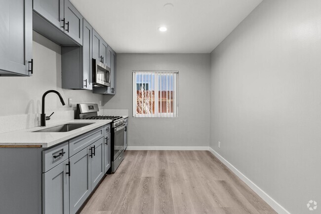 Building Photo - 113 S Lillie Ave