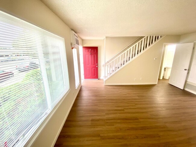 Building Photo - 692 Cabot Way