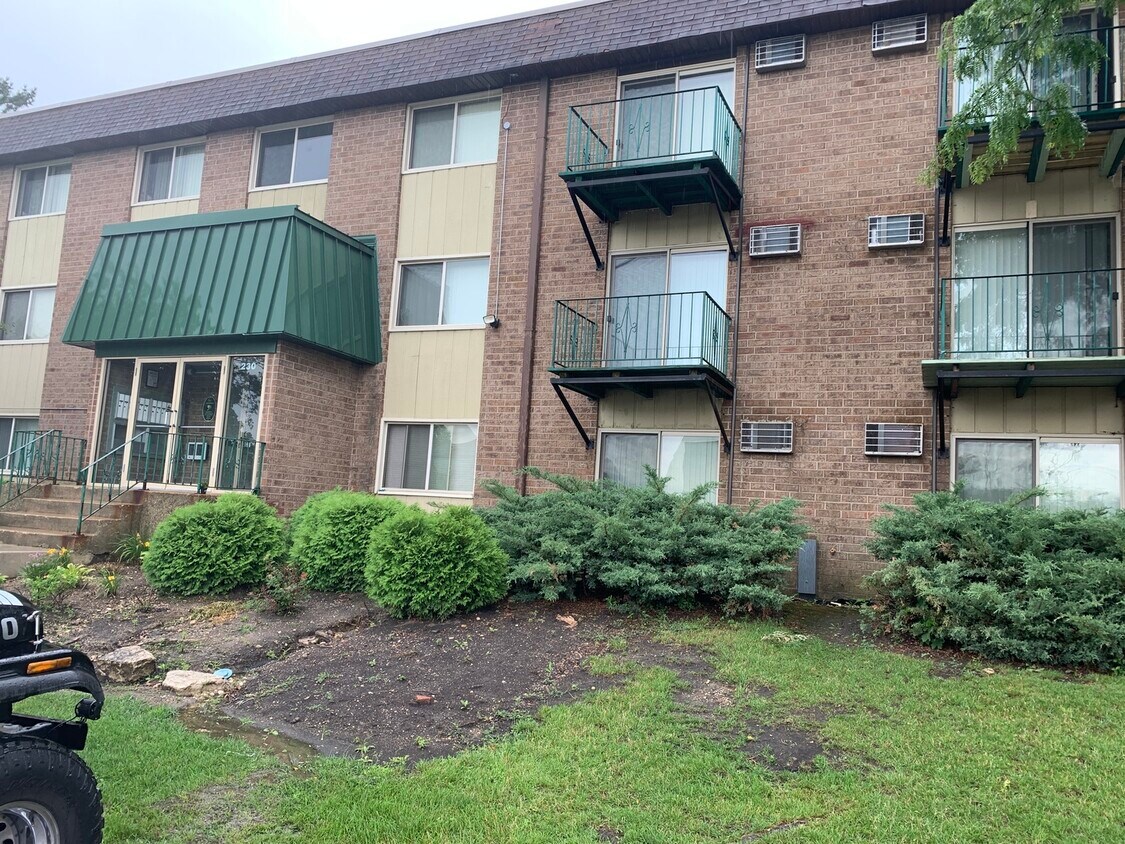 Primary Photo - 230 Springhill Dr