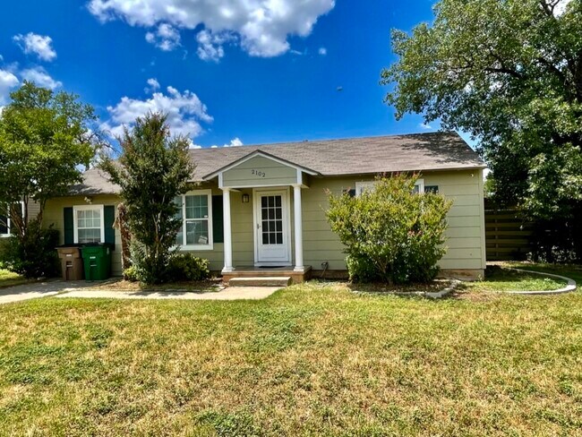 Foto del edificio - 2102 W Concho Ave