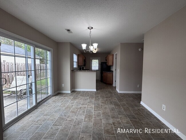 Foto del edificio - 3701 Ramsey Dr