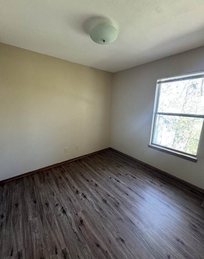 Primary Photo - Great Location in Forsyth