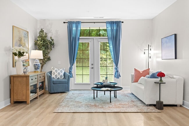 Azalea - Espacio habitable - Parkview at Spring Hill Apartments