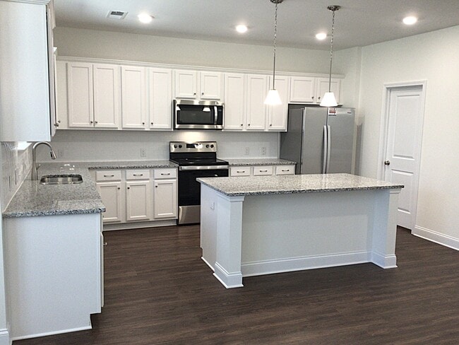 Building Photo - 319 Elmhurst Dr