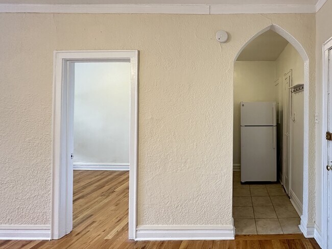 Foto del edificio - 4834 N Damen Ave