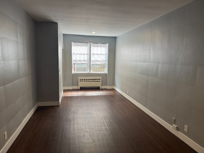 Primary Photo - 85 Easton Ave