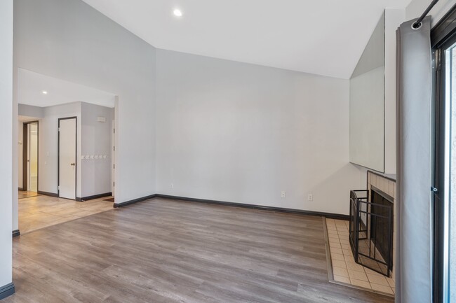 Foto del edificio - 6716 Clybourn Ave