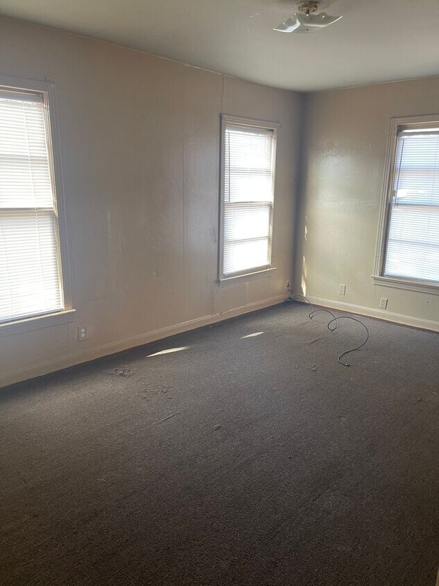 Building Photo - Ask about our first month special!!