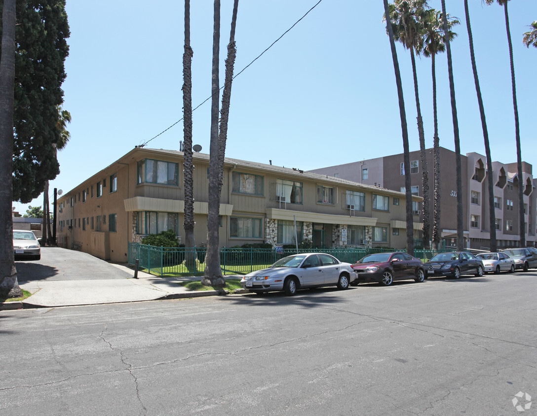 Primary Photo - 5322 Russell Ave