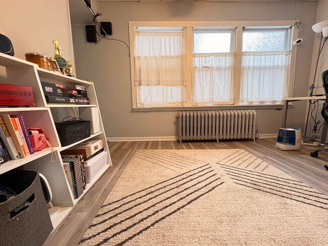 Building Photo - 5807 Hobart St