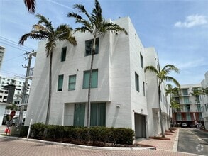 Building Photo - 2146 Van Buren St