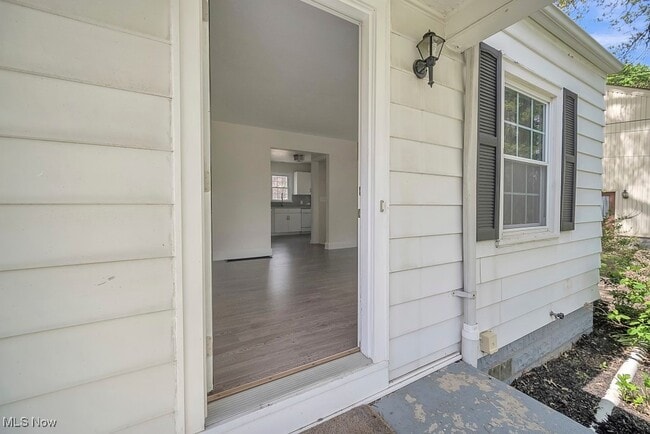 Building Photo - 1215 Sunford Ave SE