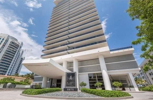Building Photo - 5875 Collins Ave