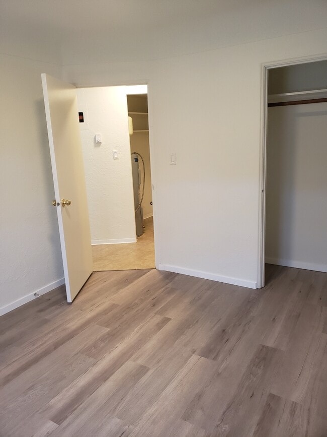Building Photo - 646 Admirals Rd