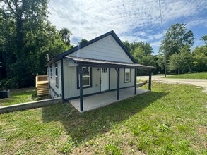 Building Photo - 415 Spring Ct