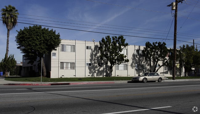 Building Photo - 6800 Varna Ave