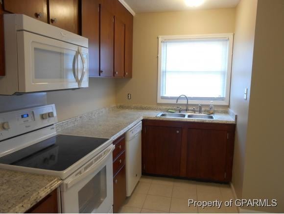 Building Photo - 3000 Golden Rd