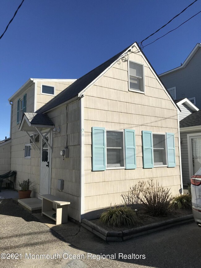Building Photo - 13 W Rutherford Ln
