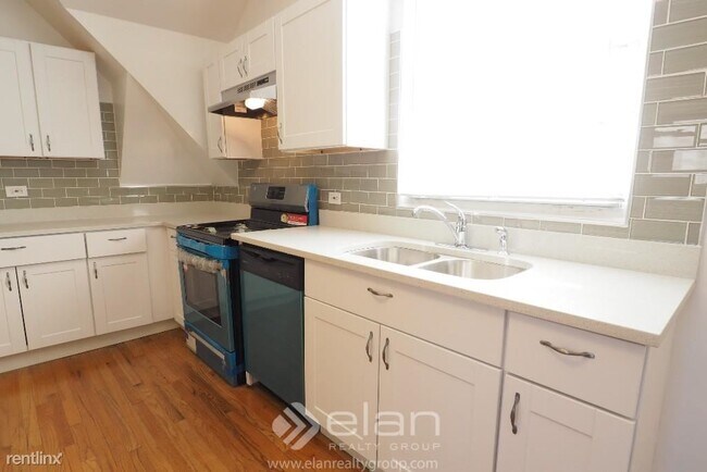 Building Photo - 3919 N Ravenswood Ave