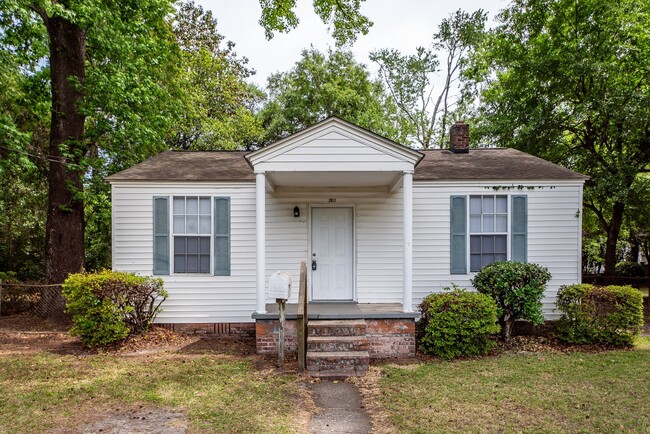 3 Bedroom, 1 Bathroom Home in Dorchester Terrace - North Charleston - 3 Bedroom, 1 Bathroom Home in Dorchester Terrace - North Charleston