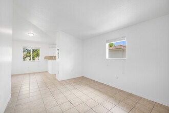 Building Photo - 1261 SE 28th Ct