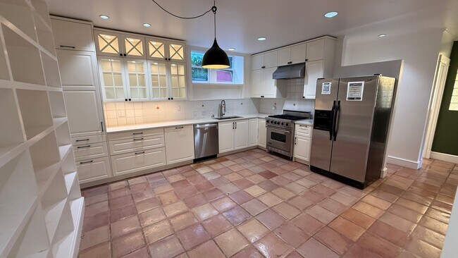 Foto del edificio - Epic REA - Rare Find Cozy and Update 2BR /...