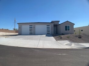 Building Photo - 3050 Palisades Dr