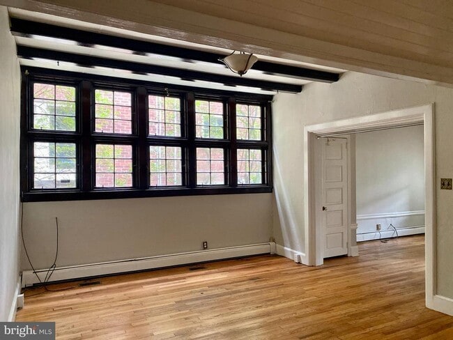 Building Photo - 1509 Delaware Ave