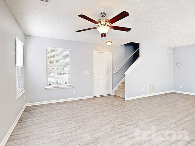 Foto del edificio - 1202 W Oaks Way