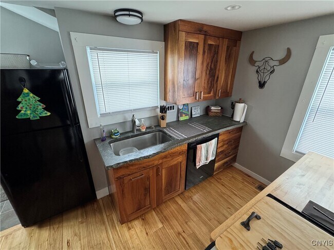 Foto del edificio - 9646 River Rd