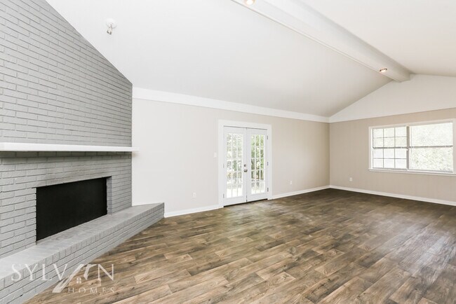 Building Photo - Carve Out a Great Life Here!
