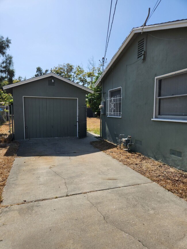 Building Photo - 16168 Arrow Blvd