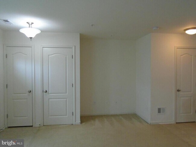 Building Photo - 6515 Dundee Dr