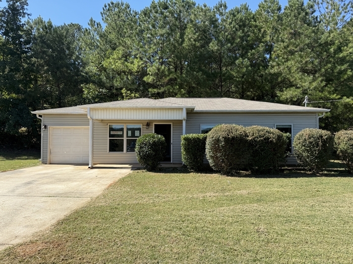 Foto principal - 3 Bed / 2 Bath Rental House in Vance, AL